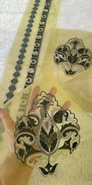 Pair of Motifs and Yard Border