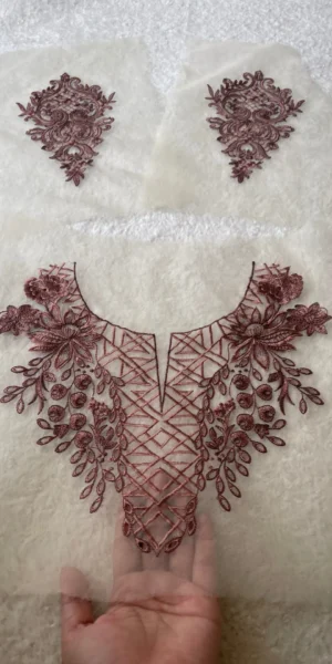 Saphire Set ( neckline and pair of motifs)