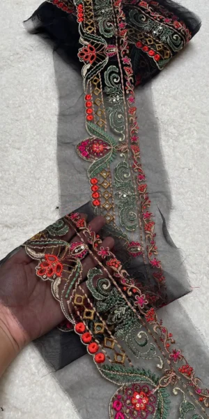 1 Yard Black Fancy border